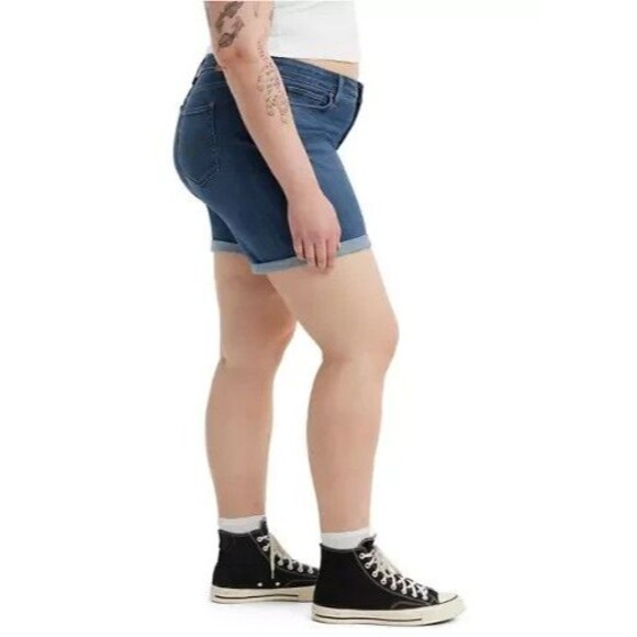 Levi's Women's Trendy Plus Size Mid Length Denim Shorts Stop The Confusion 16W - Picture 2 of 6